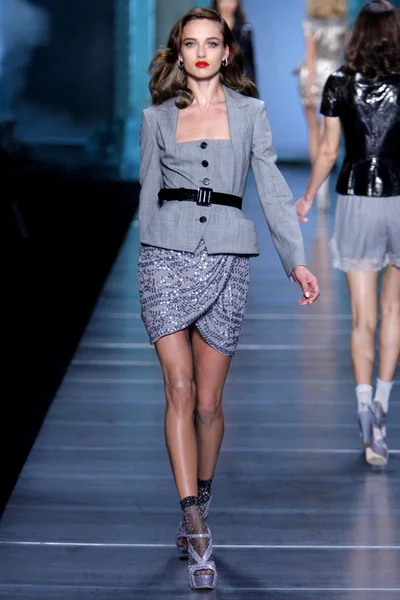 Look 10